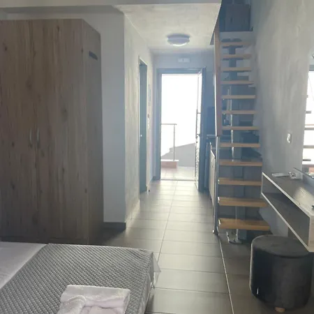 Apartment Alimos *